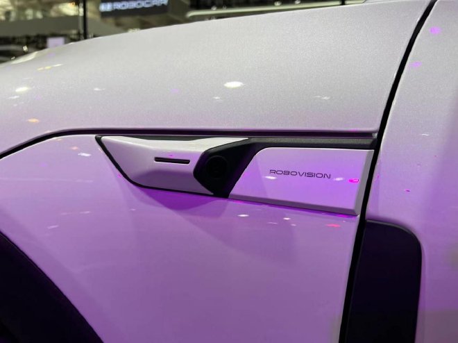 极越01为何称之为 汽车机器人