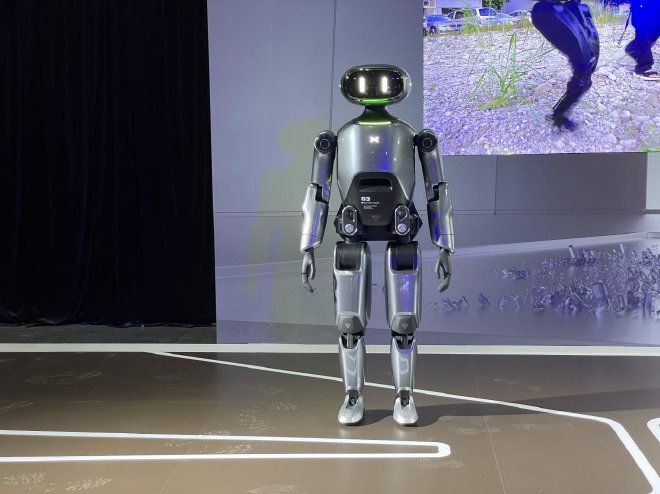 1024小鹏科技日举行 小鹏X9首次实车亮相