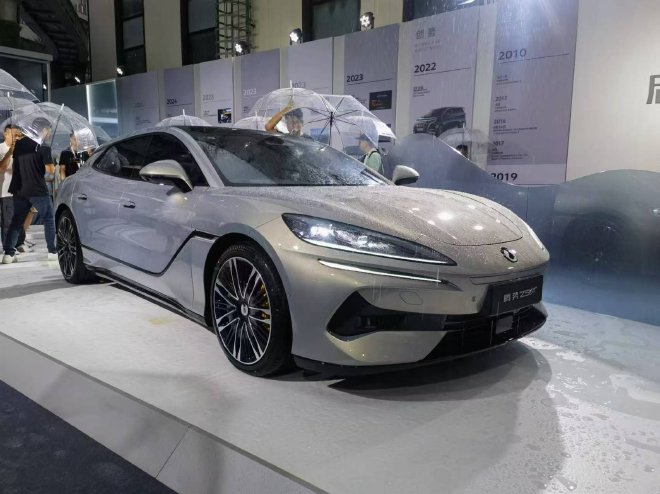 2024腾势汽车科技日:腾势Z9GT开启预售 易三方正式发布