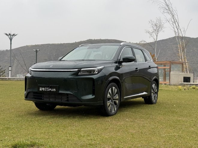 试驾蓝电E5 PLUS 静态表现出色 性价比拉满