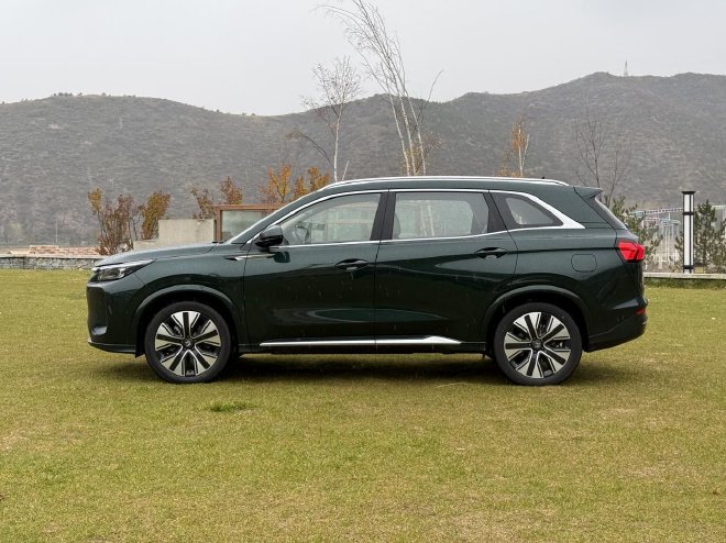 试驾蓝电E5 PLUS 静态表现出色 性价比拉满