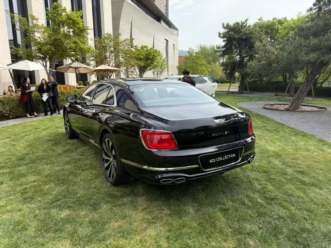 限量发售8台/融入中国传统元素 宾利添越锦鲤版和飞驰锦鲤版亮相
