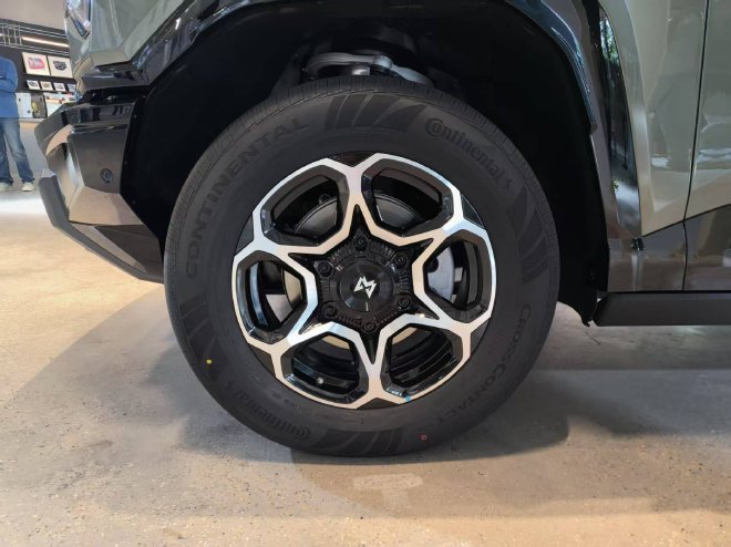 2025上海车展:抢先体验东风猛士M817