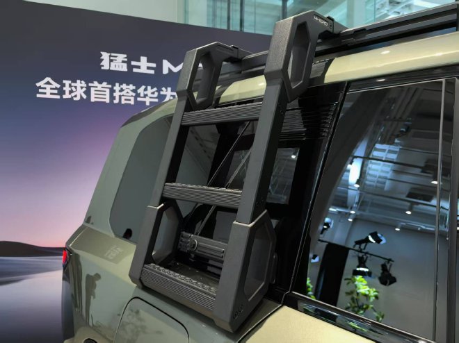 2025上海车展:抢先体验东风猛士M817