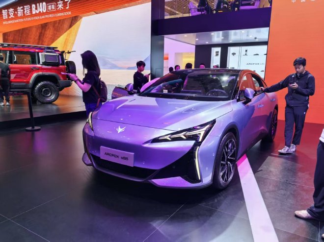 2025上海车展:2025款极狐阿尔法S5上市