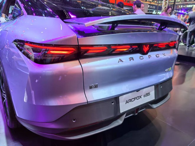 2025上海车展:2025款极狐阿尔法S5上市