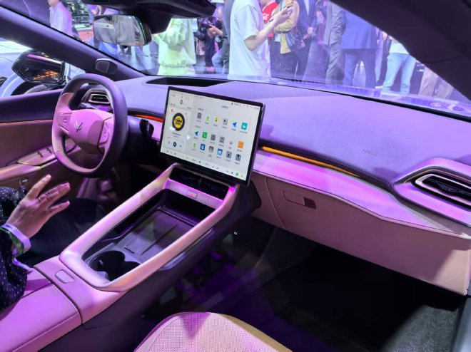 2025上海车展:2025款极狐阿尔法S5上市