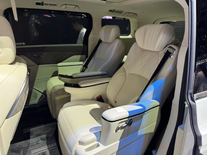 2025上海车展:魏牌全新高山亮相