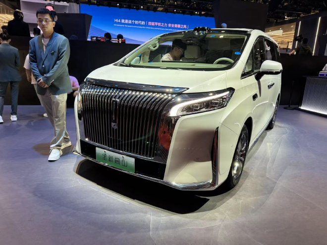 2025上海车展:魏牌全新高山亮相