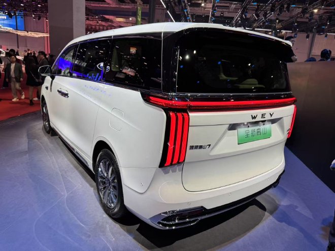 2025上海车展:魏牌全新高山亮相