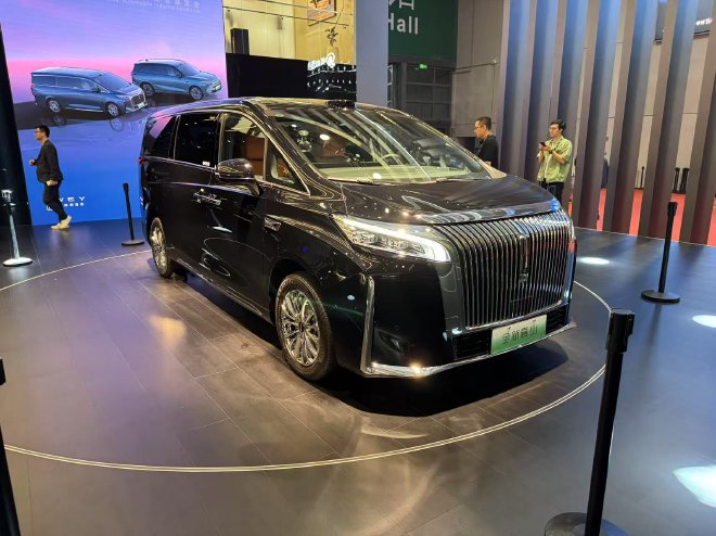 2025上海车展:魏牌全新高山亮相