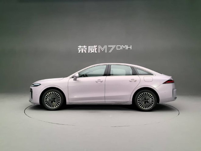 彰显豪华与尊贵 抢先静态体验荣威M7 DMH