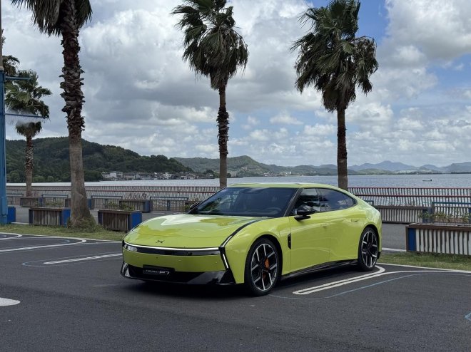 贴地飞行的未来感 全新小鹏P7深度试驾