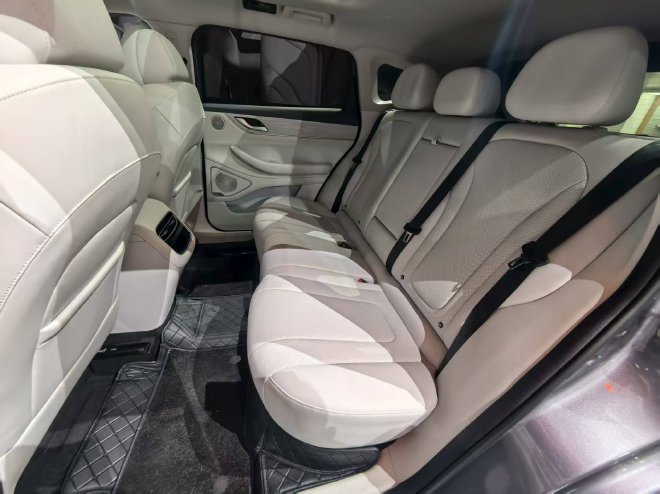 2025成都车展:星途星纪元ET5正式亮相