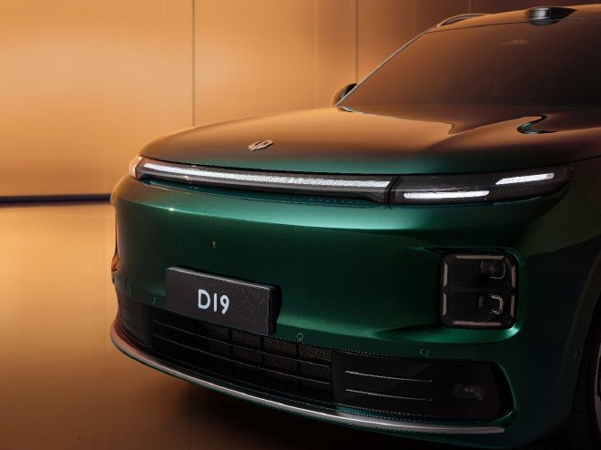 零跑D19全球首秀:朱江明称TA为旗舰中的旗舰