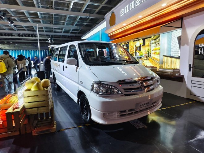 金杯全系产品焕新上市 共五款新车售7.69万元起