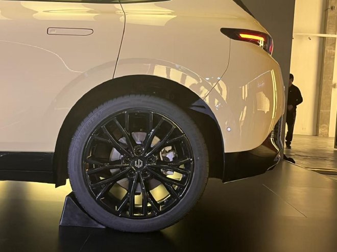 预售价10.58-13.18万元 零跑Lafa5开启预售