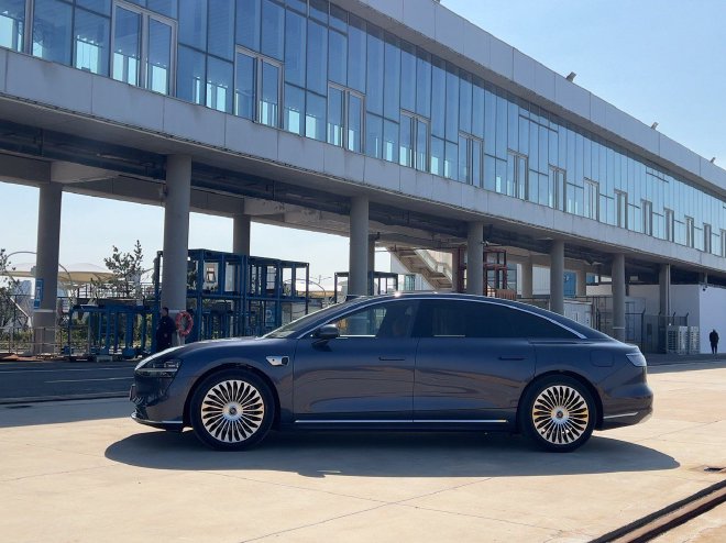 颜值与实力再突破 试驾新款享界S9