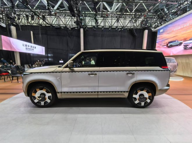 2025广州车展探馆:实拍极石ADAMAS Royal Edition皇家定制版