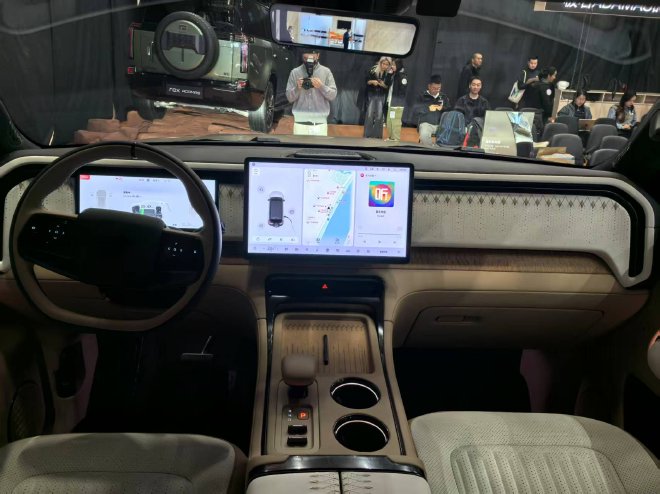 2025广州车展探馆:实拍极石ADAMAS Royal Edition皇家定制版