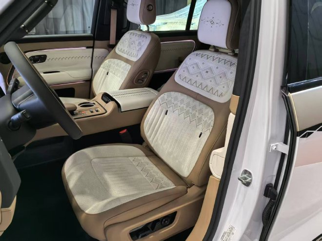 2025广州车展探馆:实拍极石ADAMAS Royal Edition皇家定制版