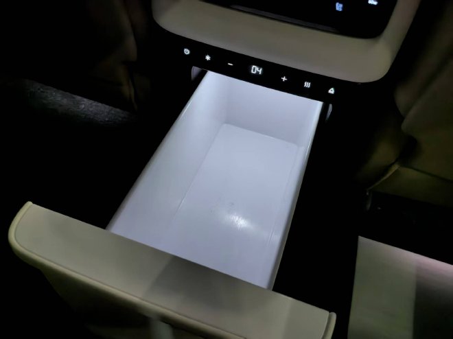 2025广州车展探馆:实拍极石ADAMAS Royal Edition皇家定制版