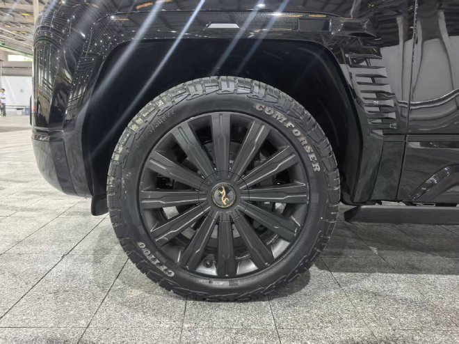 易四方性能再升级 场地试驾2026款仰望U8