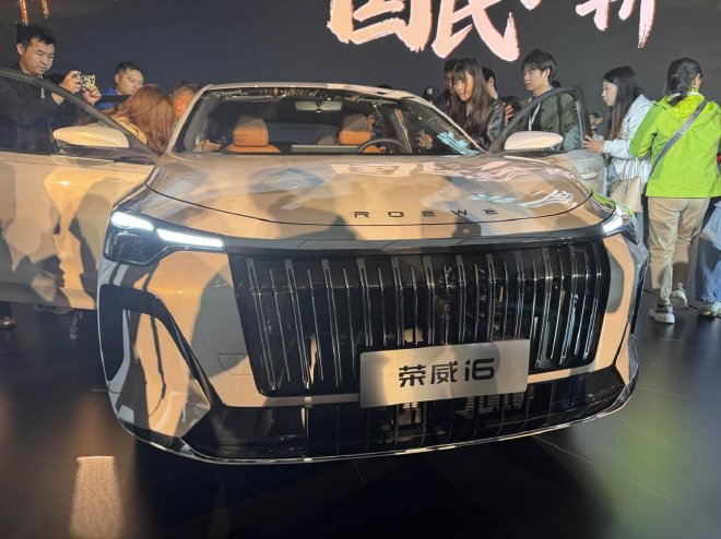 6.59万起 全新荣威i6正式开启预售 以技术平权提升家用车价值