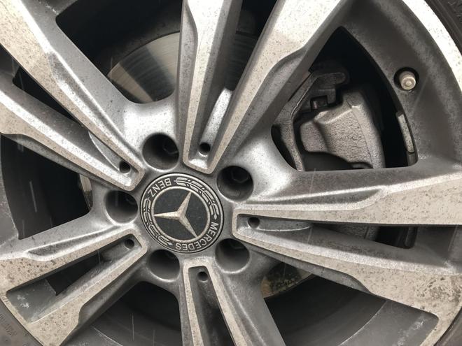 小编的奔驰C200L与事件中的有所不同? 六个说不通的疑点