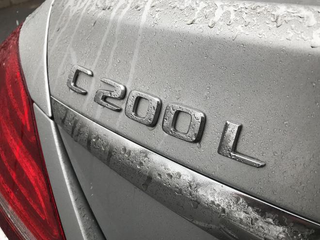 小编的奔驰C200L与事件中的有所不同? 六个说不通的疑点