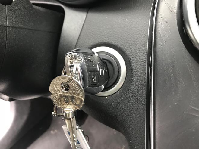 小编的奔驰C200L与事件中的有所不同? 六个说不通的疑点