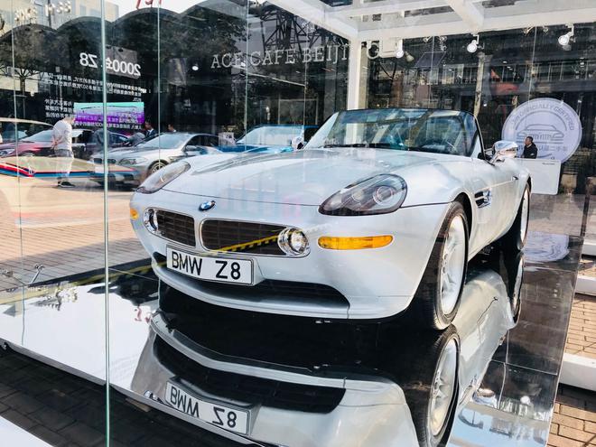 现场展出2000年BMW Z8