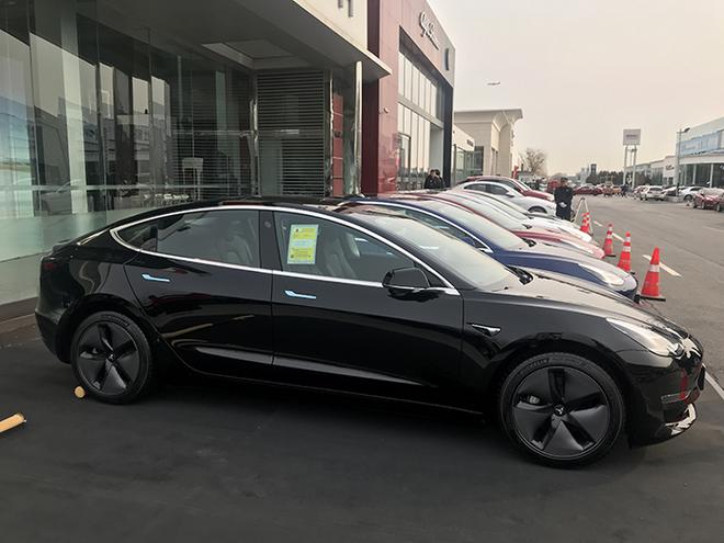 将近四年的等待 首批特斯拉Model 3在北京交付