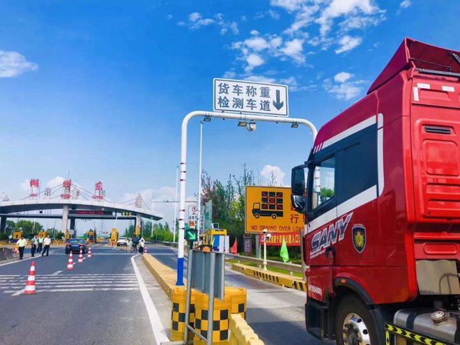 交通部回应高速涨价:确保货车收费新标比满载至少下降10%