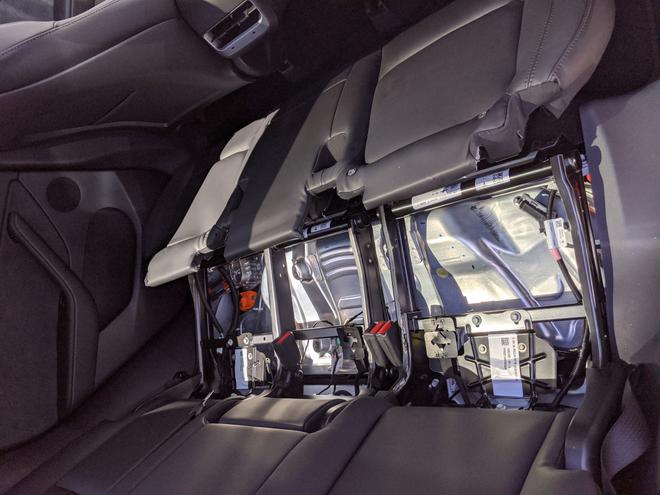 特斯拉交付Model Y新车质量问题严重 座椅甚至未固定