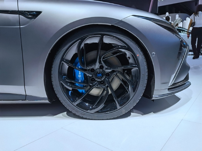 2022成都车展:智己L7性能版概念车首发亮相