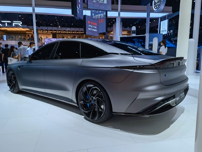 2022成都车展:智己L7性能版概念车首发亮相
