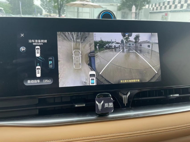 要豪华也要智能 场地试驾岚图梦想家