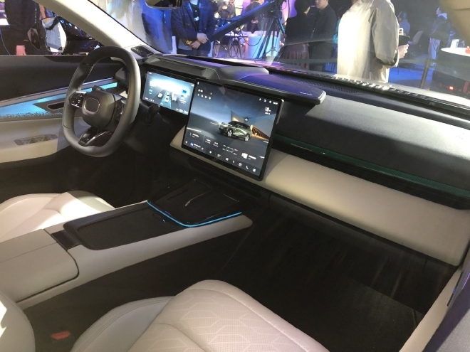 定位中型SUV 领克08正式亮相