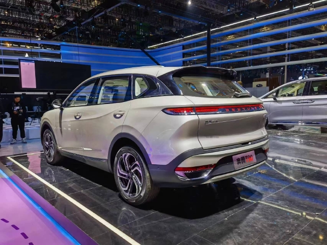 2023上海车展探馆:一汽奔腾T90与小马