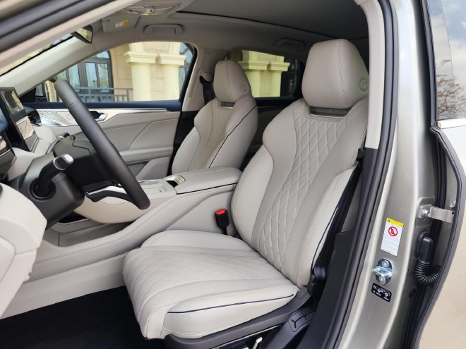 加速迭代的大五座SUV 试驾魏牌新摩卡DHT-PHEV 加速迭代的大五座SUV 试驾魏牌新摩卡DHT-PHEV