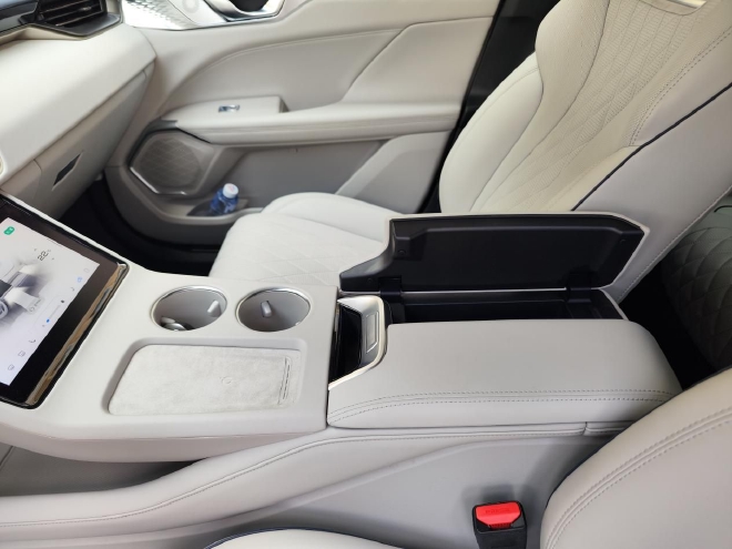 加速迭代的大五座SUV 试驾魏牌新摩卡DHT-PHEV 加速迭代的大五座SUV 试驾魏牌新摩卡DHT-PHEV