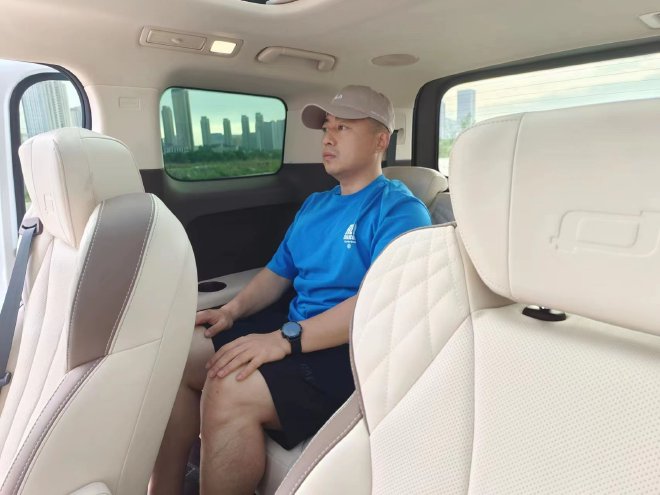 一汽奔腾M9试驾 竞争对手直指传祺M8