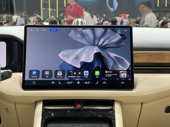 2023粤港澳大湾区车展:AITO问界M5智驾版首批车主交付