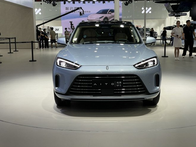 2023粤港澳大湾区车展:AITO问界M5智驾版首批车主交付