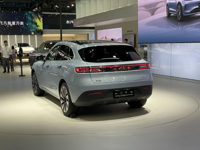 2023粤港澳大湾区车展:AITO问界M5智驾版首批车主交付