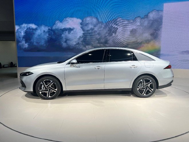 2023成都车展探馆:荣威D7 EV/DMH
