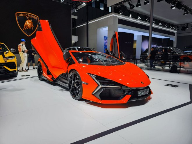 2023成都车展:兰博基尼Revuelto亮相