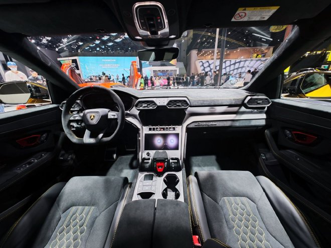 2023成都车展:兰博基尼Revuelto亮相