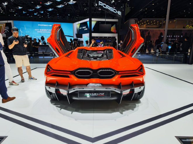 2023成都车展:兰博基尼Revuelto亮相